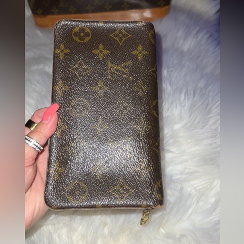 Louis Vuitton Zippy Wallet. Serial Code: Ca0969 - image 1